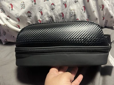 Bolsa de cosméticos de viaje Kenneth Cole Reaction negra Foto 1 de 4