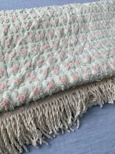 VINTAGE PINK & GREEN ROSEBUD KING CHENILLE FRINGE COVERLET BED SPREAD 98" x 110" - Picture 1 of 13