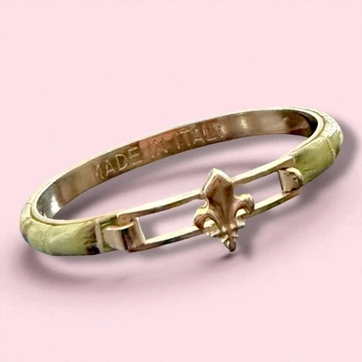 Pulseira Fleur de Lis couro crocodilo em relevo tom prata feita na Itália 6” - Imagem 1 de 4