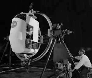 Lunar Rendezvous Simulator in Langley Mondmodul 10X12 FOTO - Bild 1 von 1