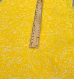 VTG VERY BRIGHT YELLOW W WHITE FLOWERS CALICO BLENDER FABRIC - Picture 1 of 1