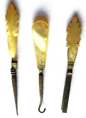 Antigua Madreperla Herramientas de Darning Madreperla Mango Botón Gancho Pinza Foto 1 de 3