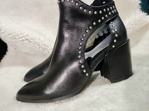 PRE-OWNED ** Steve Madden Womens ‘Justice’ Cut out Leather Bootie size 8M - Picture 1 of 5