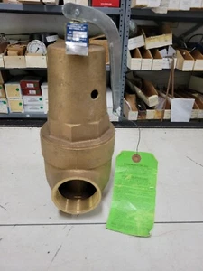 Conbraco Hot Water Relief Valve, 1 1/2" x 2", 125 PSI, 11792000 BTU/Hr - Picture 1 of 10