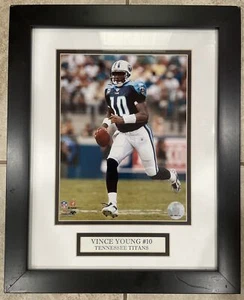 NFL Vince Young 2009 TN TITANS #10 VINCE YOUNG Official NFL Licensed Photo - Picture 1 of 4