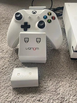 Xbox One S (500gb) with 1 controller, charging station, 2 bat Controller - White - Image 1 of 4