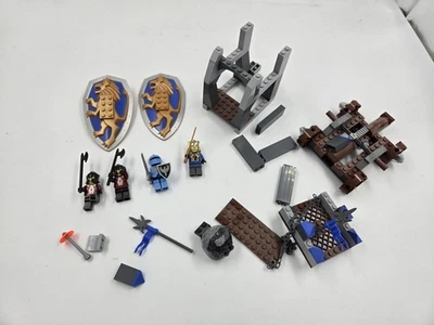 LEGO Knights Kingdom Kings Siege Tower 8875 - Image 1 of 4