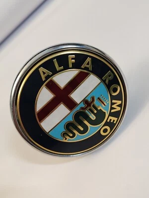 Stemma Pulsante Logo Posteriore Alfa Romeo Mito 159 ORIGINALE 50531454 - Immagine 1 di 2