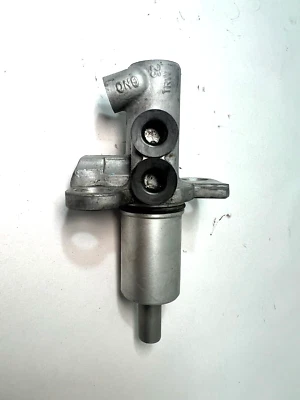 Audi A4 2002-2005 cilindro maestro de freno OEM 8E0611021B Foto 1 de 4