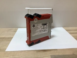 Allen-Bradley Safety Relay 440R-DG2R2T Safety Relay GSR DG Ser A 417415 - Picture 1 of 2