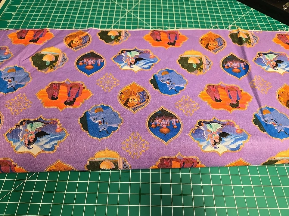Disney ALADDIN ESCENAS DE PELÍCULAS por la tela Jasmine Aladdin Sultan 2019 de 1/2 yarda Foto 1 de 4