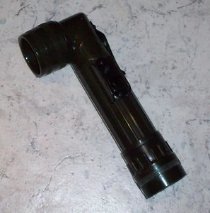 NUEVA ANTORCHA ANGULAR ESTILO MILITAR - VERDE OLIVA MONÓTONO - PILAS D REQUERIDAS - Imagen 1 de 2