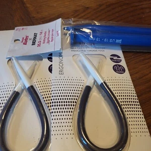 New large plastic knitting needles and 2 pkgs cable-stitch needles - Picture 1 of 1