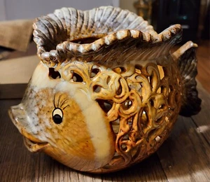 CUTE POTTERY HAND PAINTED POTPOURRI OR LIGHTING RETICULATED FISH - Picture 1 of 24