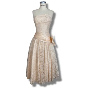 Zum Zum Vintage asymmetrisch Abschlussball Midi Kleid blass pfirsichrosa trägerloses Kleid - Bild 1 von 13