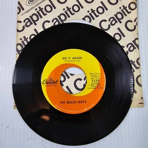 7" 45 RPM THE BEACH BOYS DO IT AGAIN / WAKE THE WORLD CAPITOL RECORDS 2239 1968 - Picture 1 of 4