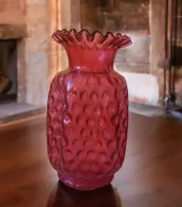 Vaso Fenton punto mirtillo interno vetro bollato con piano arruffato e lati pizzicati 10" - Foto 1 di 7