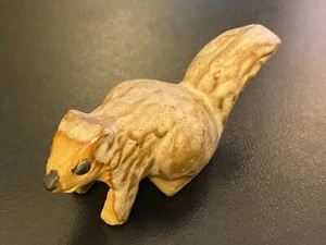 Vintage TREMAR Studio Pottery - SCOIATTOLO - Figura animale - Foto 1 di 3