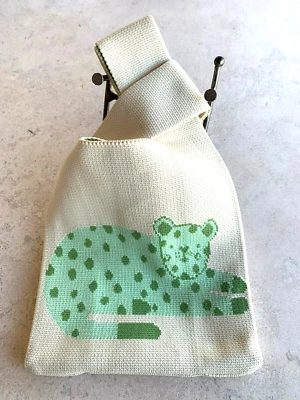 Tote Bag Heavy Knit Adorable Cat print Beige with Green Cat roomy NEW - Image 1 of 4