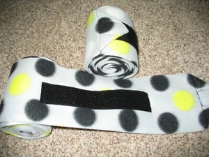 NEU 2er Set grau mit limette/schwarzen Tupfen Polo Wrap (Pferd/Pony Bein Wraps) - Bild 1 von 1