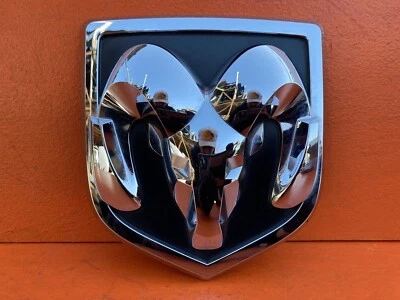 2011 - 2018 DODGE RAM 1500 2500 3500 TAMPA DO PORTÃO TRASEIRO EMBLEMA LOGOTIPO EMBLEMA 68082011AA - Imagem 1 de 4
