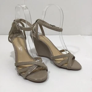 Sandalias de cuña beige para mujer Gianni Bini zapato 5,5 M correa dedos correa para el tobillo - Imagen 1 de 10
