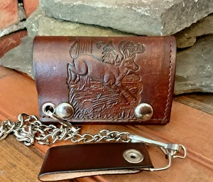 Cartera triple de cadena de cuero envejecido con imagen de ciervo... Hecha en EE. UU....Envío gratuito - Imagen 1 de 6