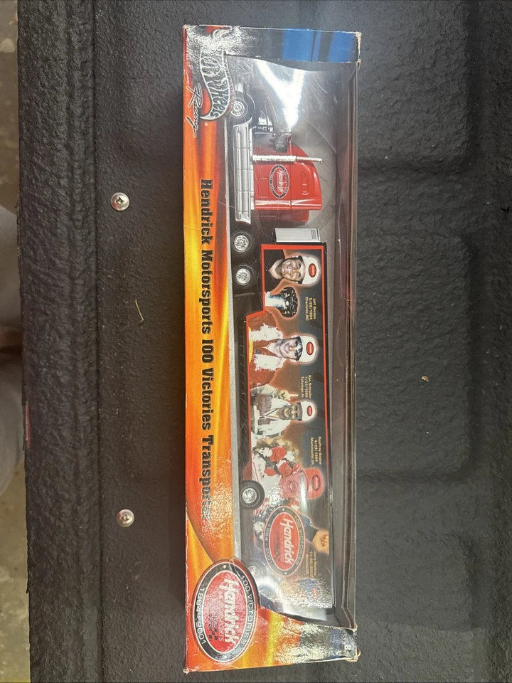 Hot Wheels Hendrick Motorsports 100 Victories Transporter NASCAR Diecast 1:64 Foto 1 de 4