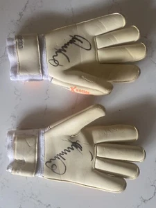 Danny Coyne - match worn signed gloves - Picture 1 of 4