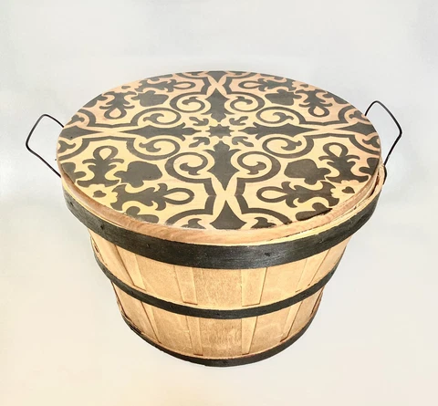 VTG Country Wood Farmhouse Decor painted Stenciled Basket with lid wire handles Cover