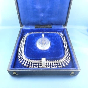 Colgante y cadena medallón victoriano de plata de ley en caja - Imagen 1 de 14