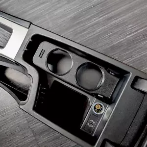 Reposabrazos BMW Serie 3 (E90/E91/E92/E93) Accesorios Mods Tuning - Imagen 1 de 10