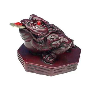 Rana Porta Fortuna Moneta Feng Shui Rosso Statua Statuina Benedizione Preghiera - Foto 1 di 1