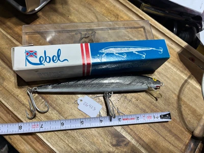 Rebel F-401 saltwater fishing lure (26423) - Image 1 of 4
