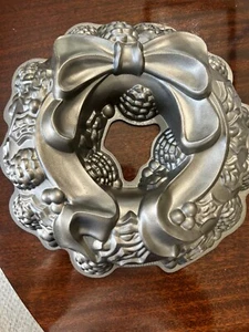 Nordic Ware Holiday Wreath Bundt Cake Pan Nordic Ware USA 9 Cup Large 12" - Picture 1 of 5