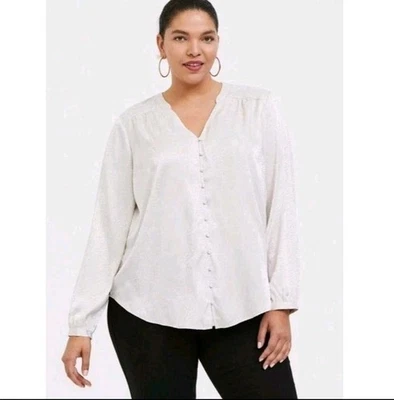 Blusa Torrid Para Mujer 2X Marfil Piel de Serpiente Satén Mangas Largas Jacquard Botón Frontal Foto 1 de 4