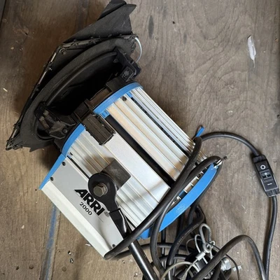 Luz de estudio ARRI 2000 110-240V 1000W tungsteno Foto 1 de 4