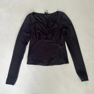 Top Urban Outfitters Out From Under Je T'aime con scollo a V. Nero. Piccolo. Prezzo consigliato £29 - Foto 1 di 4