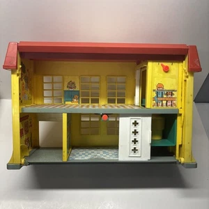 Vintage 1976 Fisher Price Play Family Little People Children's Hospital #931 - Picture 1 of 9