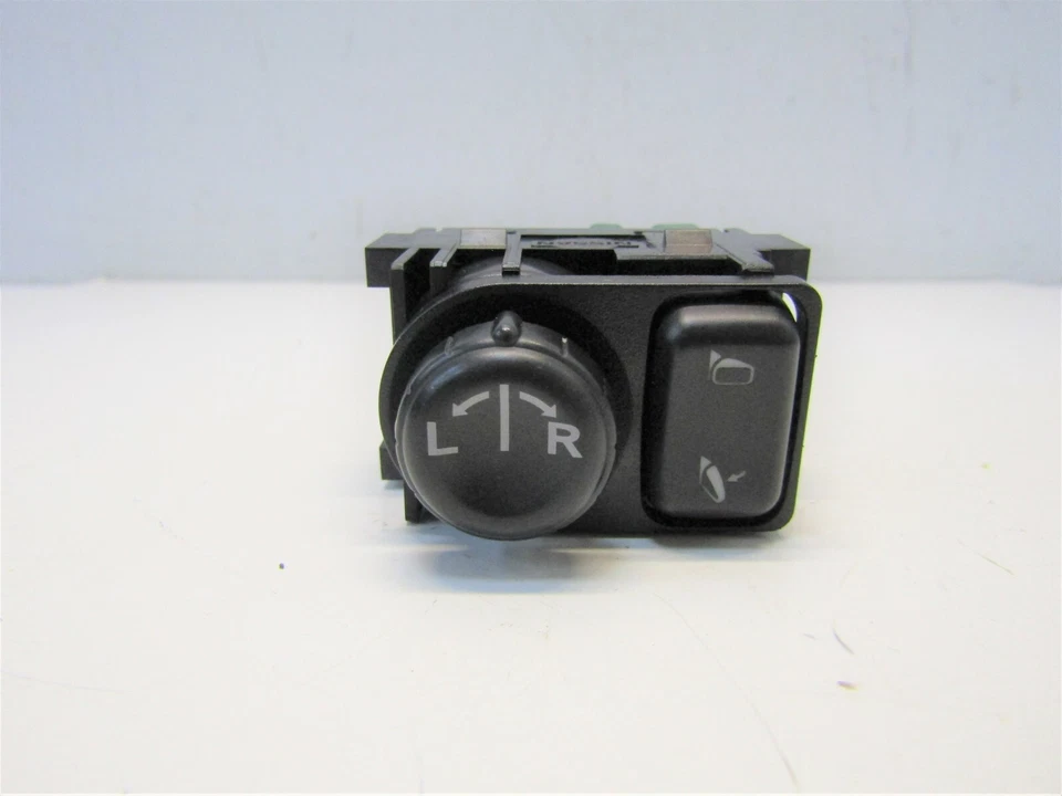 NISSAN QASHQAI J10 2010-13 ELECTRIC FOLDING DOOR MIRROR ADJUSTER SWITCH    #8833 - Image 1 of 4