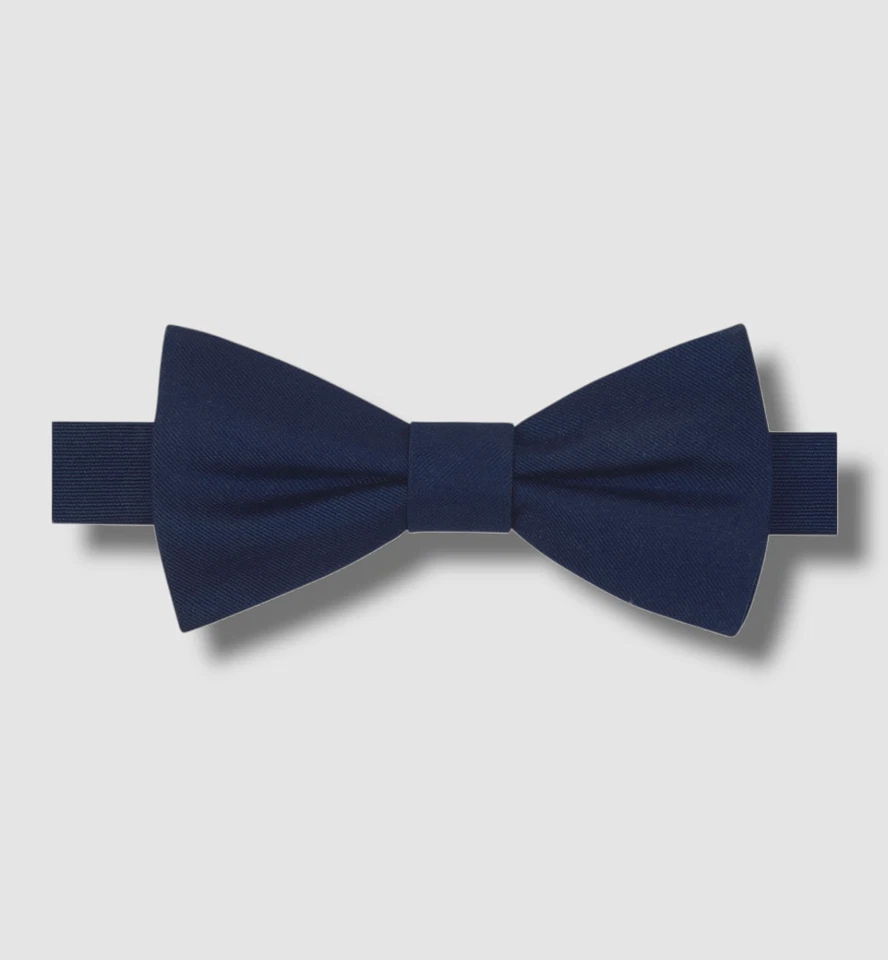 Pajarita Tommy Hilfiger para hombre azul lisa preatada $49 Foto 1 de 1