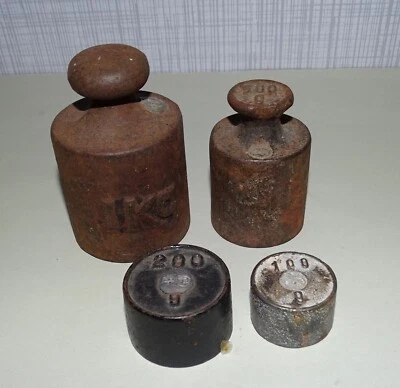 Konvolut Waagen Gewichte - 4 Stück in den Größen 1kg- 500g- 200g und 100g - Bild 1 von 4