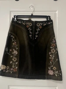 Apostrophe Women’s Gray Brownish Denim Embroidered Floral Skirt Size 10P - Picture 1 of 13