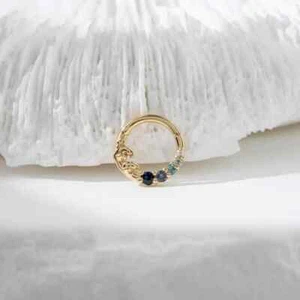 Luxuriöse Gold Piercings, massiver 14K Gold Ocean Wave blauer Saphir Septum Ring, 7,5 mm - Bild 1 von 5
