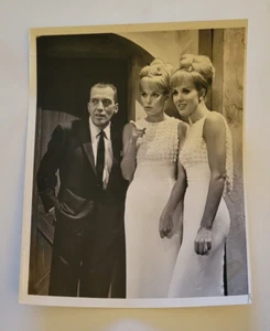 1965 Press Promo Photo Ed Sullivan with Kessler Twins - Picture 1 of 2