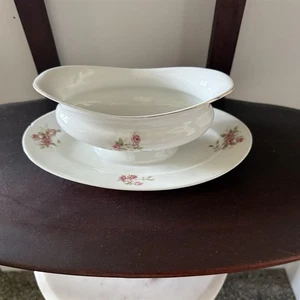 Gravy Boat Victoria China Czechoslovakia Flower Pink Floral Attached Underplate - Picture 1 of 11