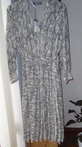 Ladies Primark Snake Print V/N L/S Fitted Top & Pleated Bottom Dress Size18-NEW - Picture 1 of 9