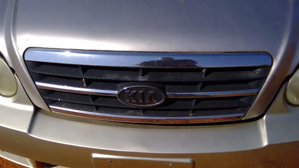Grille Fits 04-06 Kia Optima OEM - Image 1 of 4