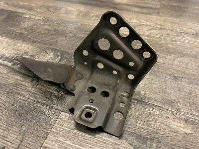 Placa de soporte de reposapiés derecho Yamaha 2005-2007 YP400 400 Majesty OEM Foto 1 de 3