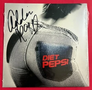 Addison Rae Diet Pepsi 7” SIGNED VINYL Limited Edition Autographed New/Sealed - Imagen 1 de 2
